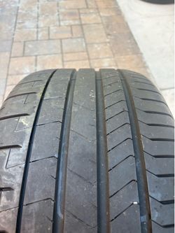 Pirelli 285/35/20 tire