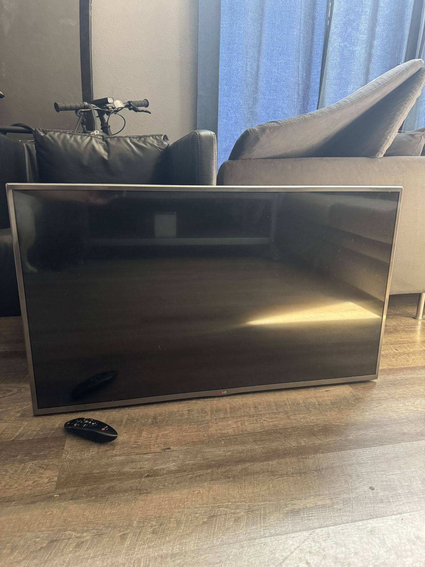 42” LG Smart TV