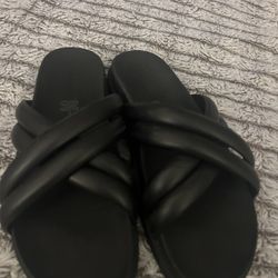 Woman’s Old Navy Sandals