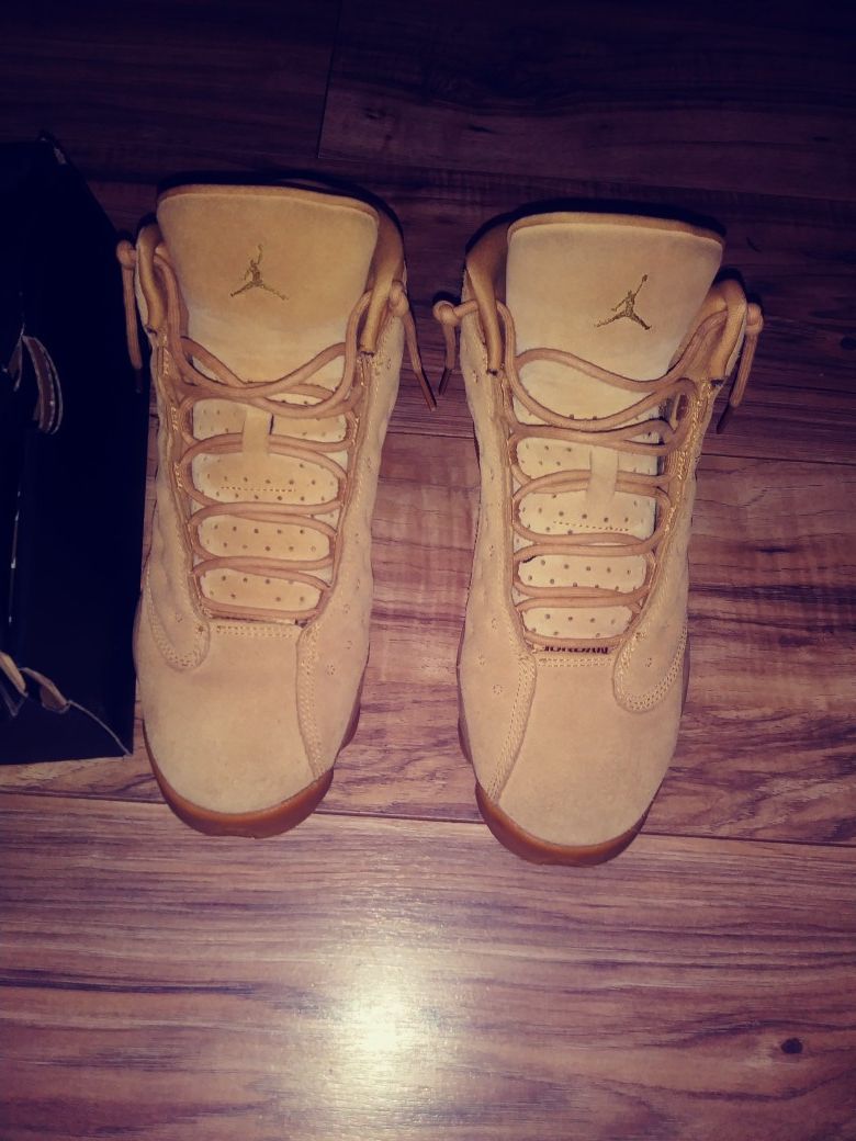 Tennis air. Jordan retro gold mg sz 7Y