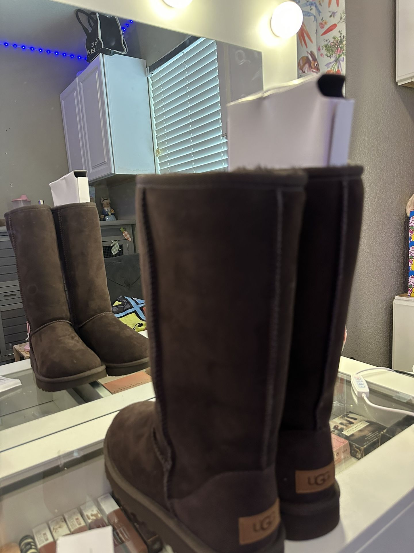Womens Size 6 Tall Brown Uggs