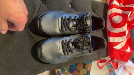 Black Low-Top Athletic Sneakers non slip