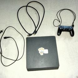 PS4 1TB Controller And All Cords