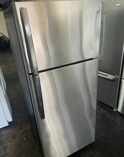 GE Stainless Steel Top Mount Refrigerator - Excellent Condition