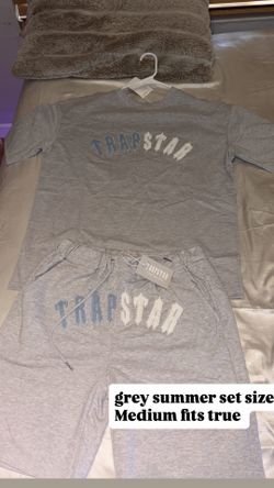 Trapstar Grey 2-Piece Set – Men’s Medium – Brand New