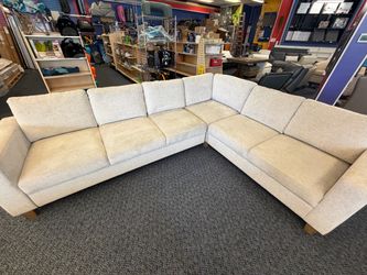 Floor model thomasville sleeper sectional