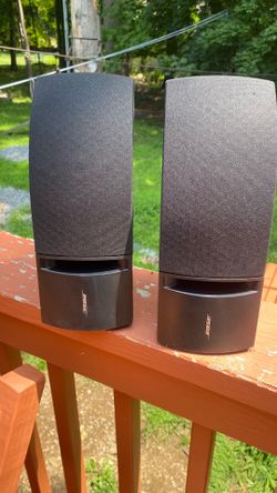 Bose Bookshelf Speakers - Stereo Pair (Good Condition)