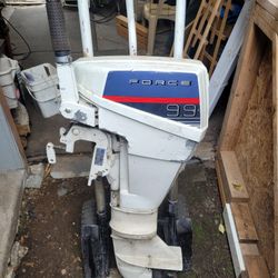 9.9 FORCE OUTBOARD MOTOR. NEEDS TLC
