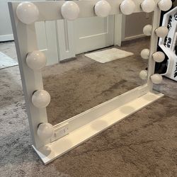 vanity mirror with wall socket
