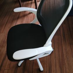 Excellent Condition.  White Office Chair $30