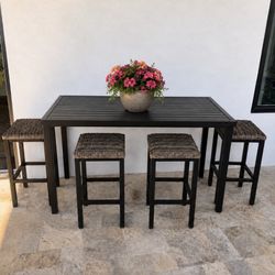 Outdoor Bar Table & 4 Rattan Bar Stools Patio Set. 