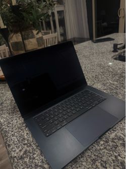 MacBook Air 15 inch m2 2023 8GB 245Gb storage