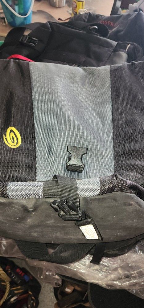 Timbuk Messenger Bag