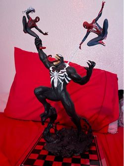 19” Venom collectors statue w/ SM2 steelbook