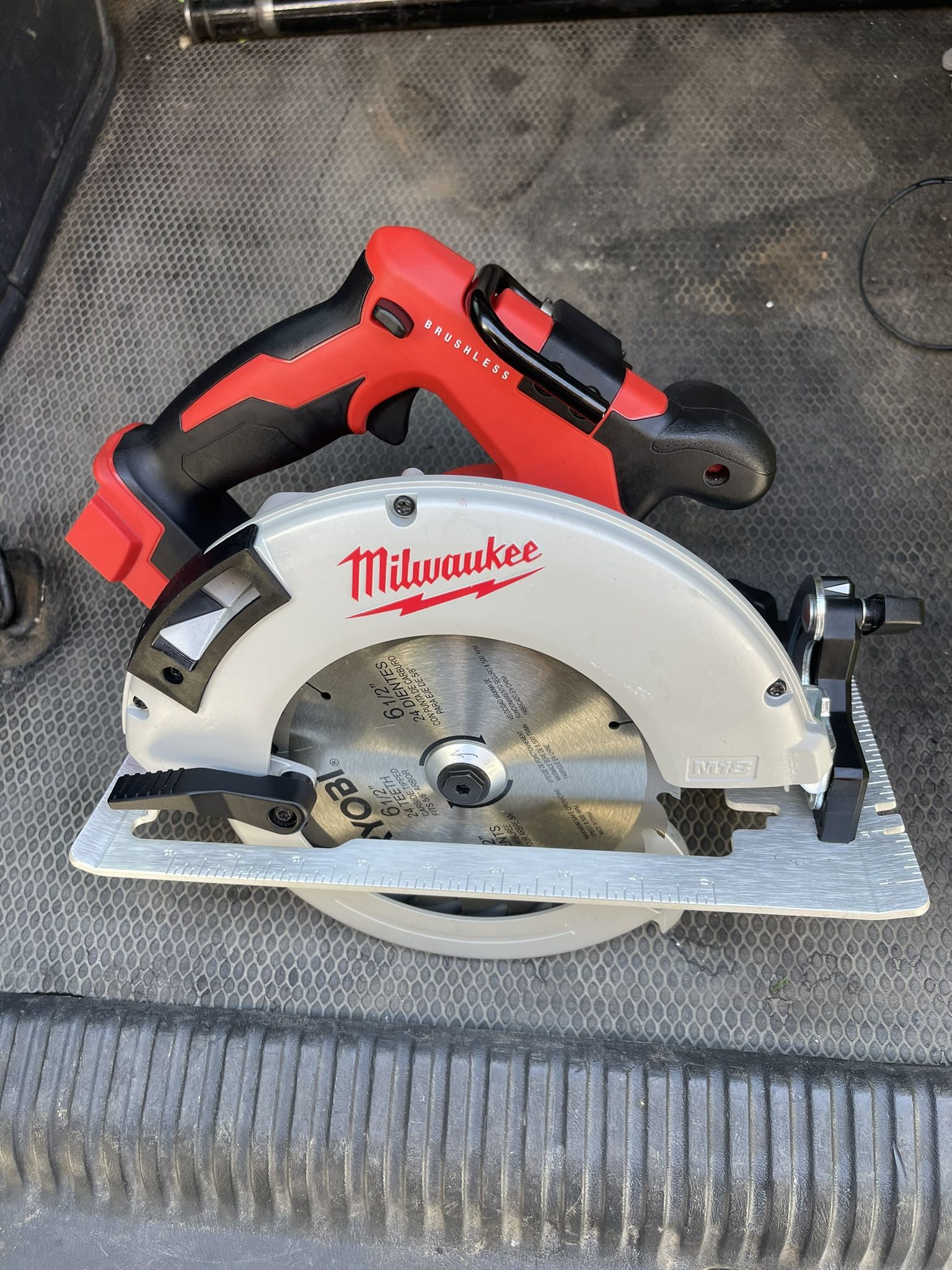 M18 18V Lithium-Ion Brushless Cordless 7-1/4 in. Circular Saw (Tool-Only)