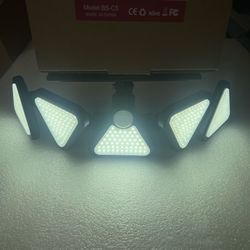 SOLAR LIGHT - Solar Motion Sensor Security Light  329 LED