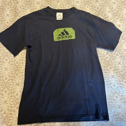 Adidas T-Shirt - L