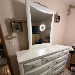 Dresser / Drawers & Mirror