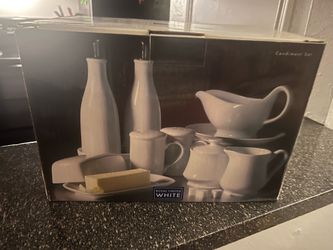 Condiments set