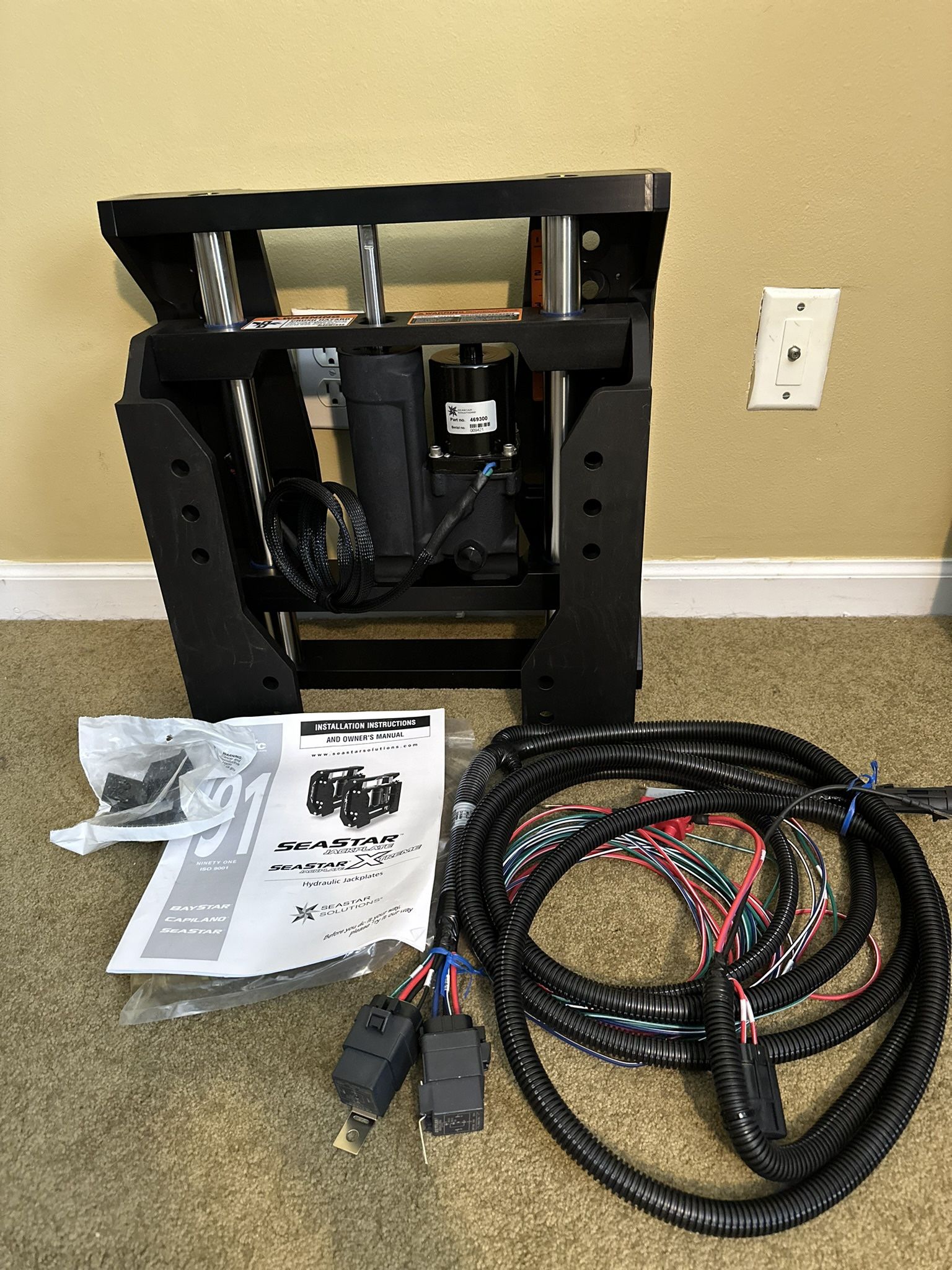 Seastar Hydraulic Jackplate for Sale in Pompano Beach, FL OfferUp