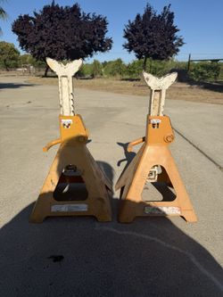 Jack stands