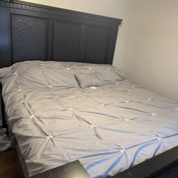 King Size Bed With Dressers