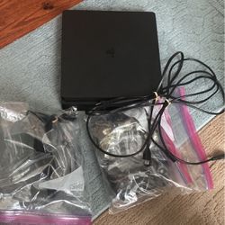 Used PS4 Slim 800 GB WITH TWO CONTROLLERS NEGOTIABLE