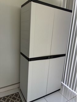 Gabinete plástico extra grande.
