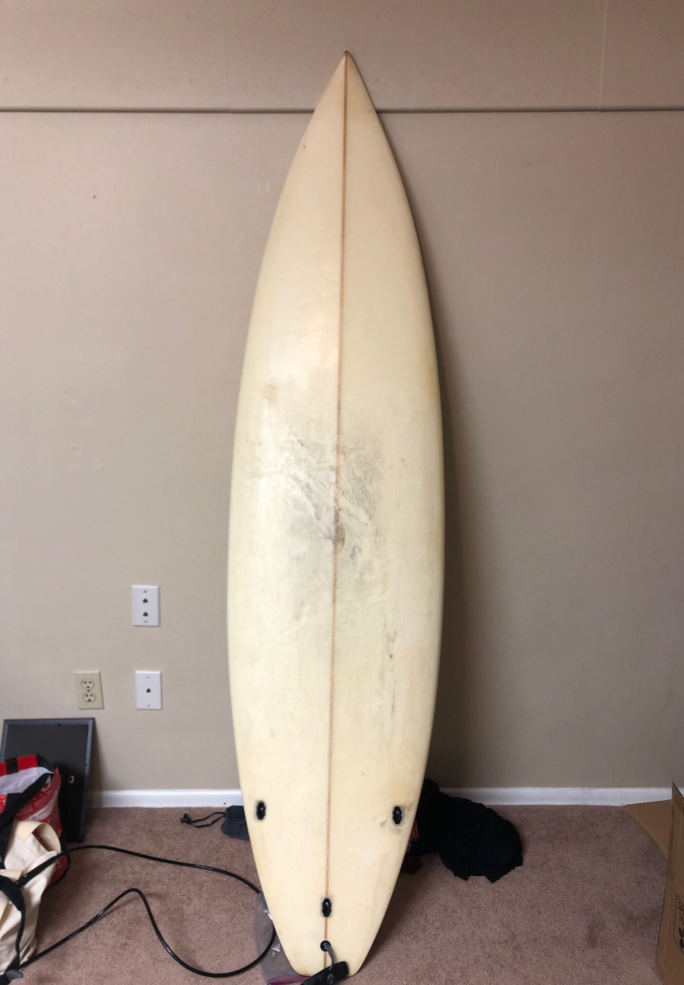 6’6” SURFBOARD with BRAND NEW LEASH