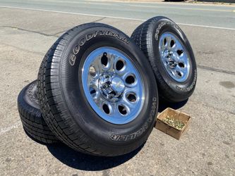 Chevy And gmc wheels 265/70/17” Goodyear