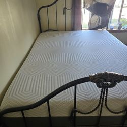 Bedframe + Box Spring QUEEN 