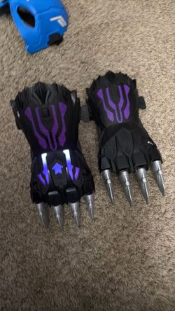 Black Panther claws