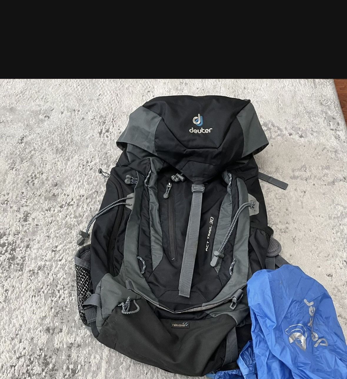 Deuter ACT Trail 30 Backpack W/rain Cover