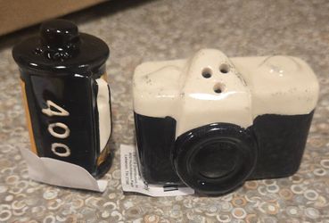 *NEW* Mini Camera & Film Salt and Pepper Shakers Set