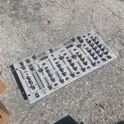 BEHRINGER VMX1000