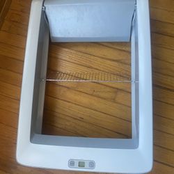 Pet Safe Scoop Free Original Self-Cleaning Litter Box - Never Used 