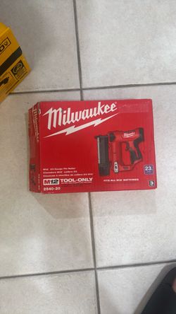 Milwaukee M12 23 Gauge Pin Nailer Tool-Only