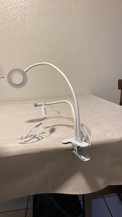Desk mounted selfie light