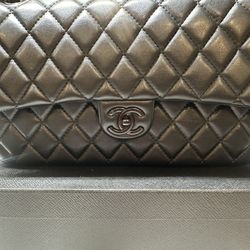 Channel Quilted Handbag. Real Leather 