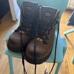 Woman’s Avenger Work/ Hiking Boots, Size 6
