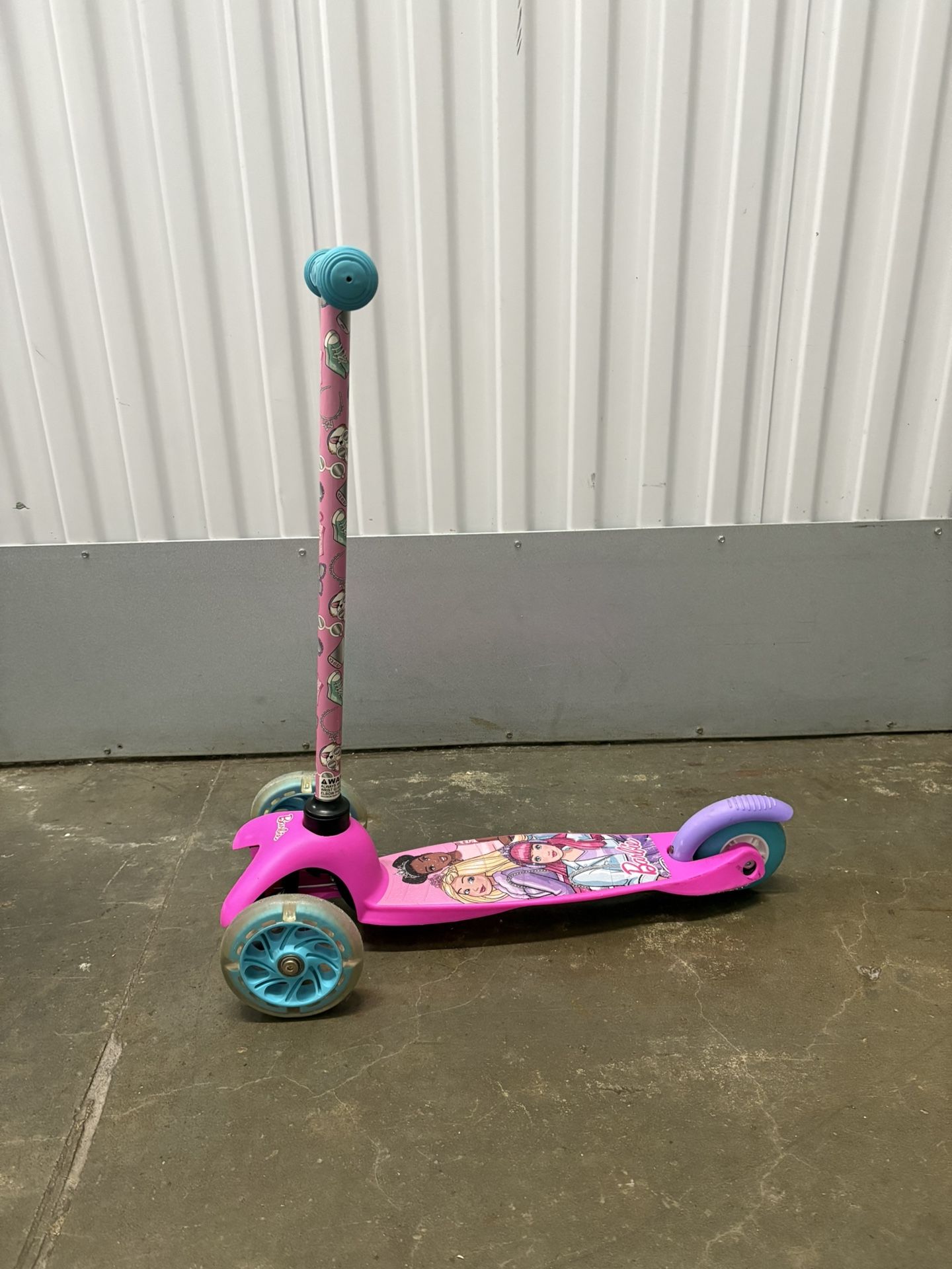 Barbie Tilt and Turn 3-Wheel Scooter