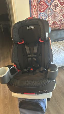 Car seat with base very clean manufacture 2022 like new