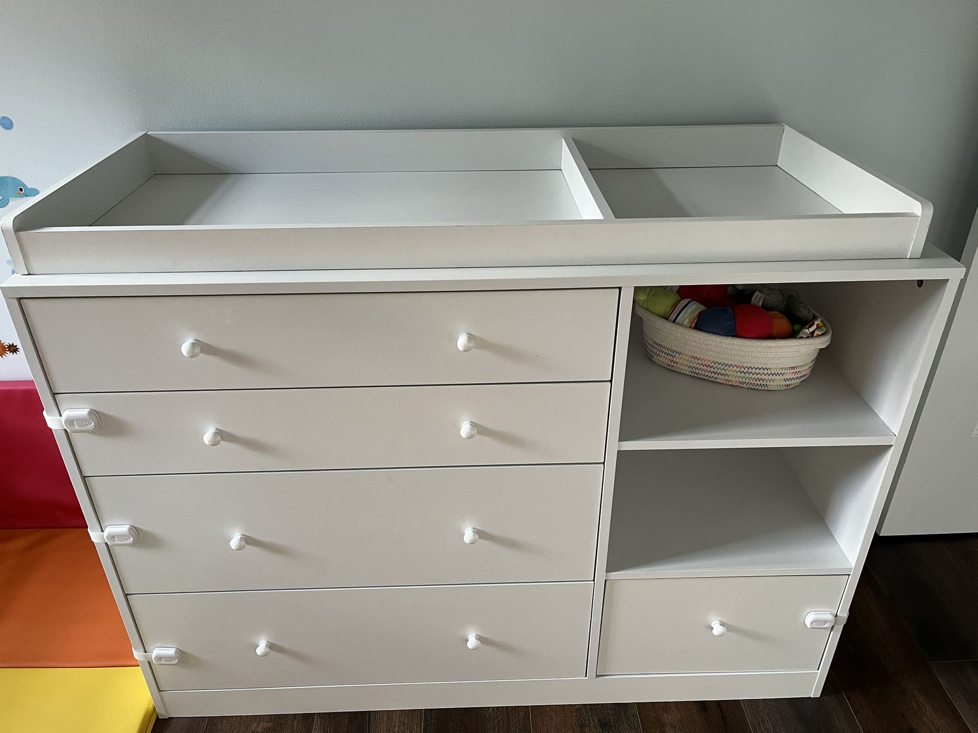 Changing Table / Dresser