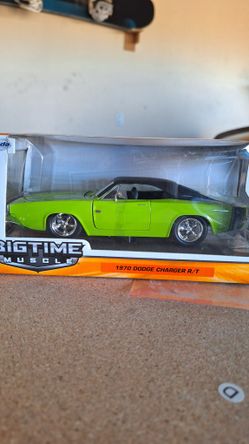 1970 Charger RT FULL DIE CAST MODEL ...COSTS 35 GIVE ME 20