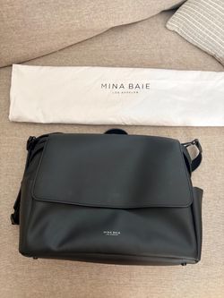 Mina Baie Winnie Midi Bag – Black