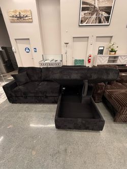 SECTIONAL WITH PULL OUT