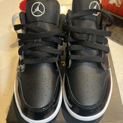 Woman’s Air Jordan 1 Low Size 4 (grade School)