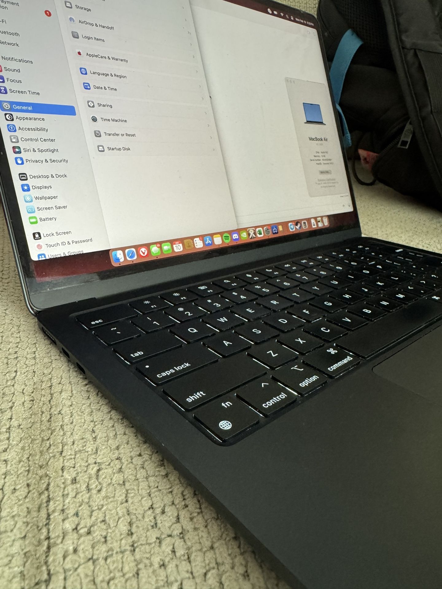 MacBook Air M2 13.6