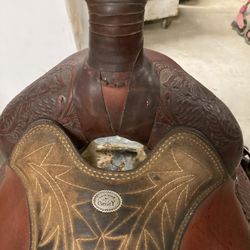 Circle Y Roping Saddle