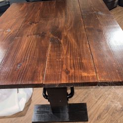 Dining Room Table (Real Wood) Will Negociate 